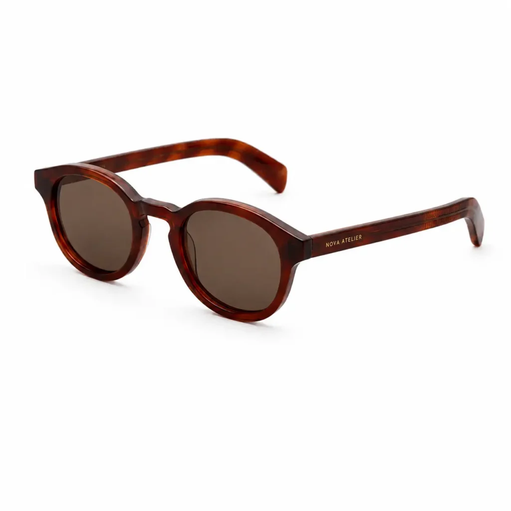 Nova Atelier Veyronne solbriller i amber tortoise set forfra med runde brune glas