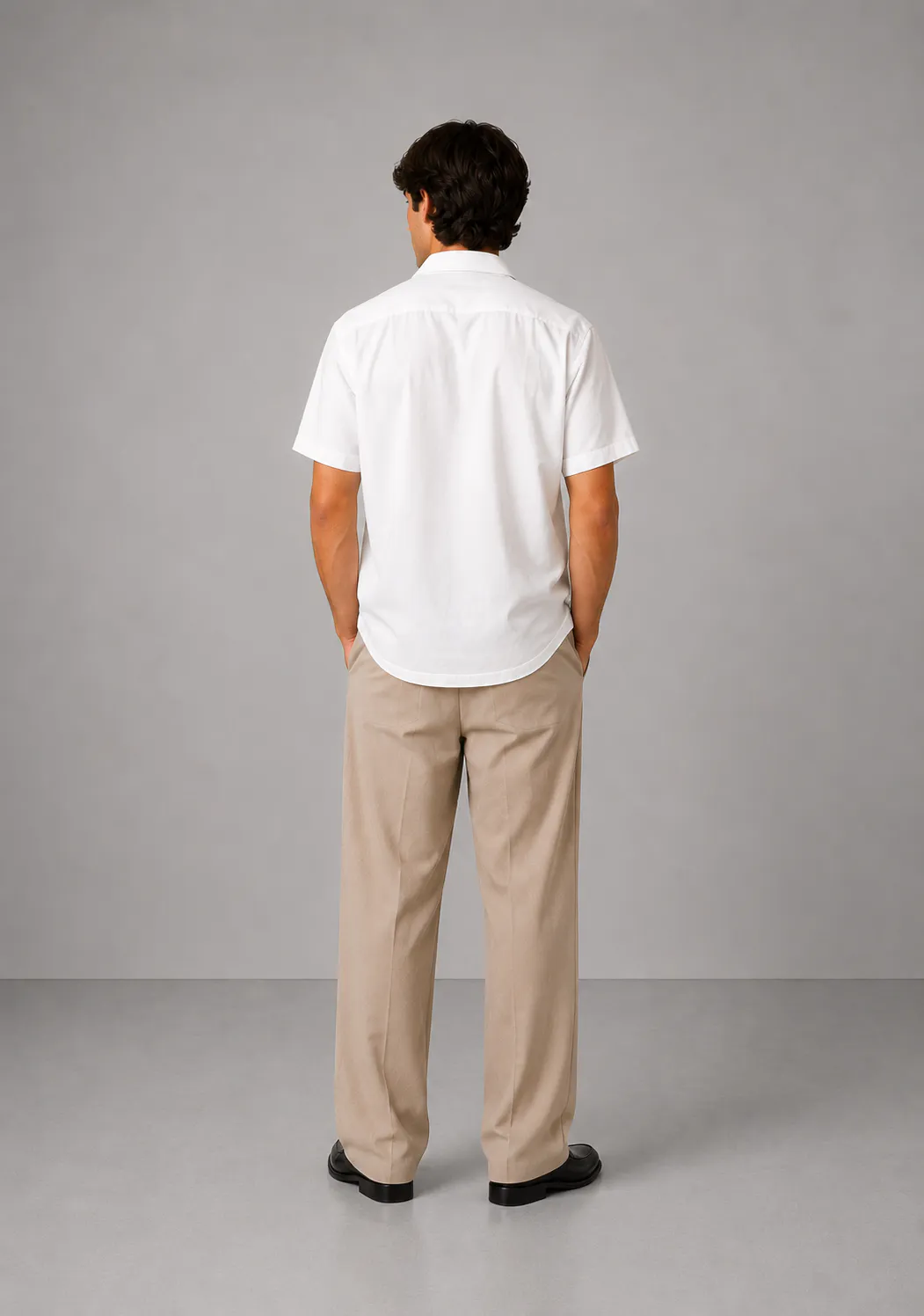 Aesthetik Lumino Cove Shirt i Ivory White set bagfra på model