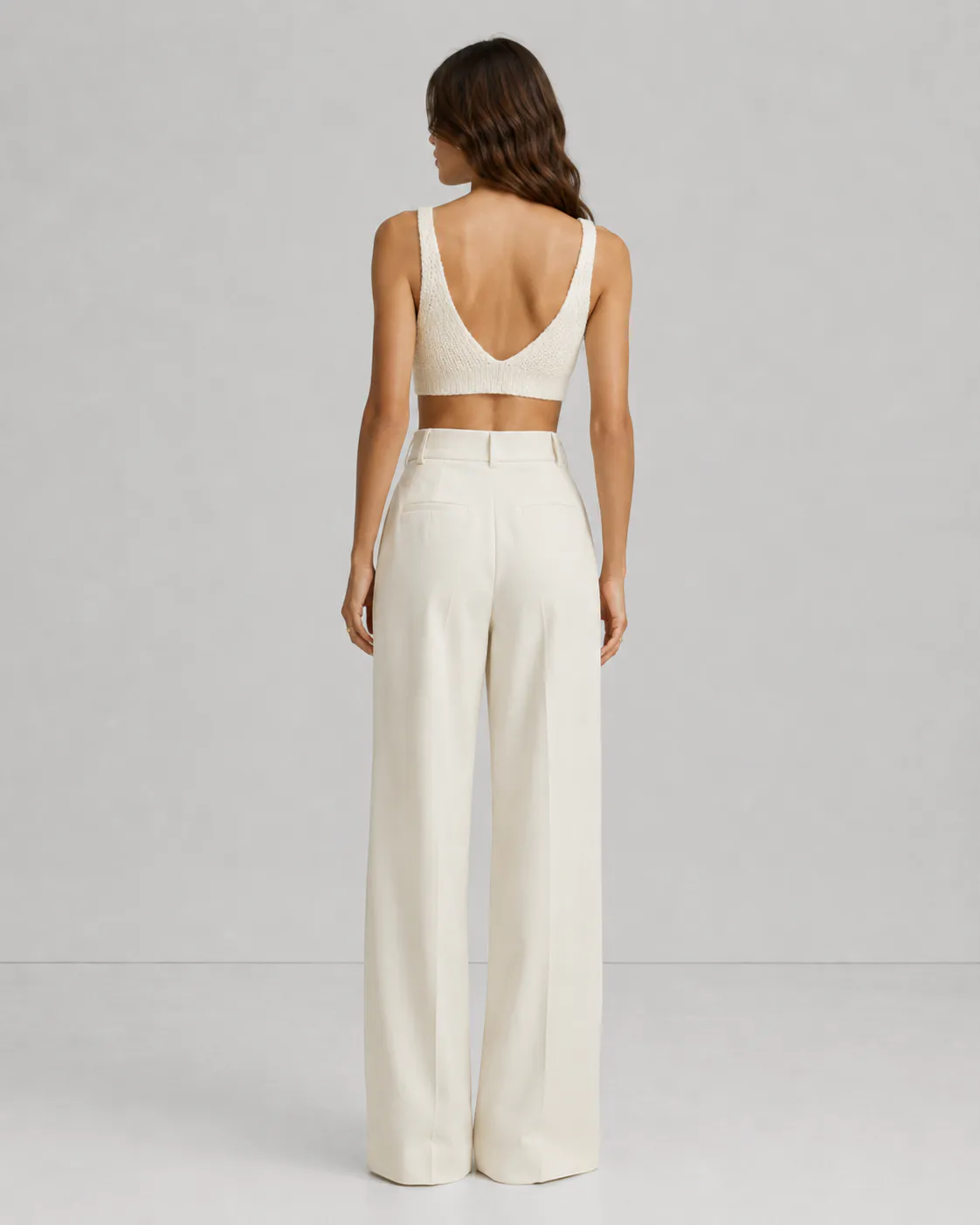 Nerelle Atelier Isola Knit Bralette i Cream Ivory set bagfra på model